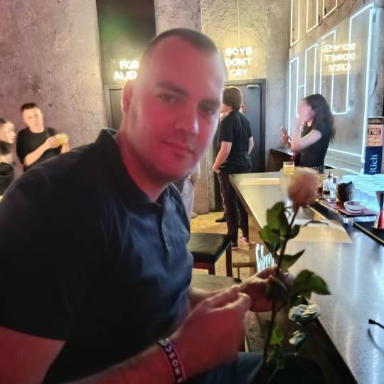 Пойти покушать в недорогом заведении