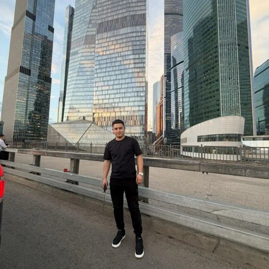 погулять по городу девчонке